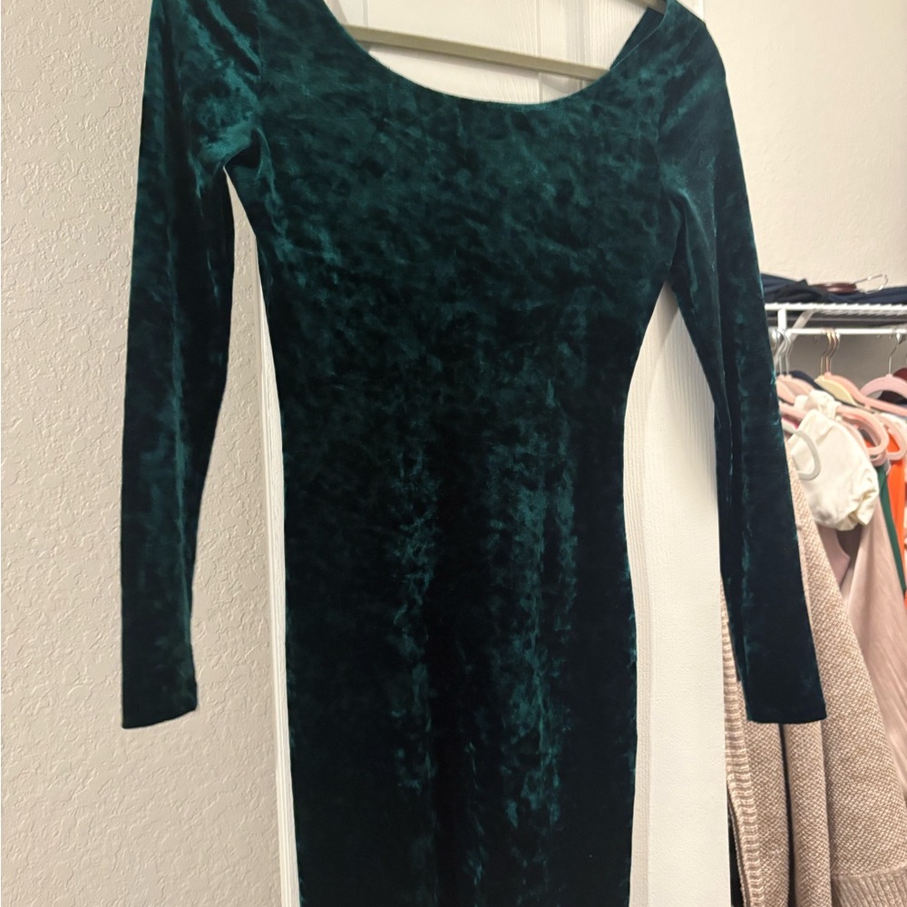Design Lab Lord & Taylor Emerald Velvet Long Sleeve Dress